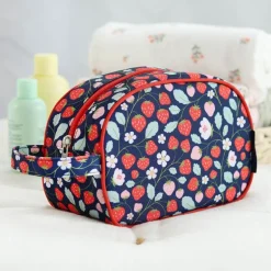 A Little Lovely Company Toilettaske - Strawberry