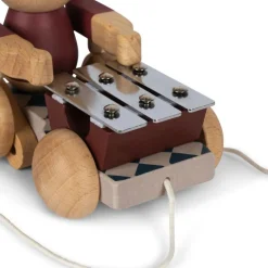 Konges Slojd Traekkanin M. Musik, Red