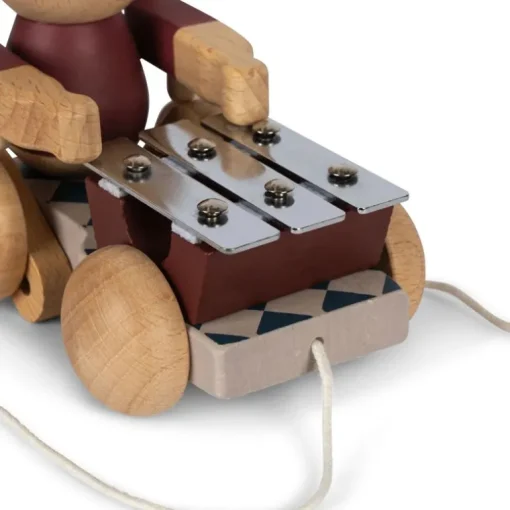 Konges Slojd Traekkanin M. Musik, Red